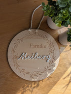 Personalisiertes Türschild "Familie" aus Birkenholz mit Blätterkranz | Namensschild