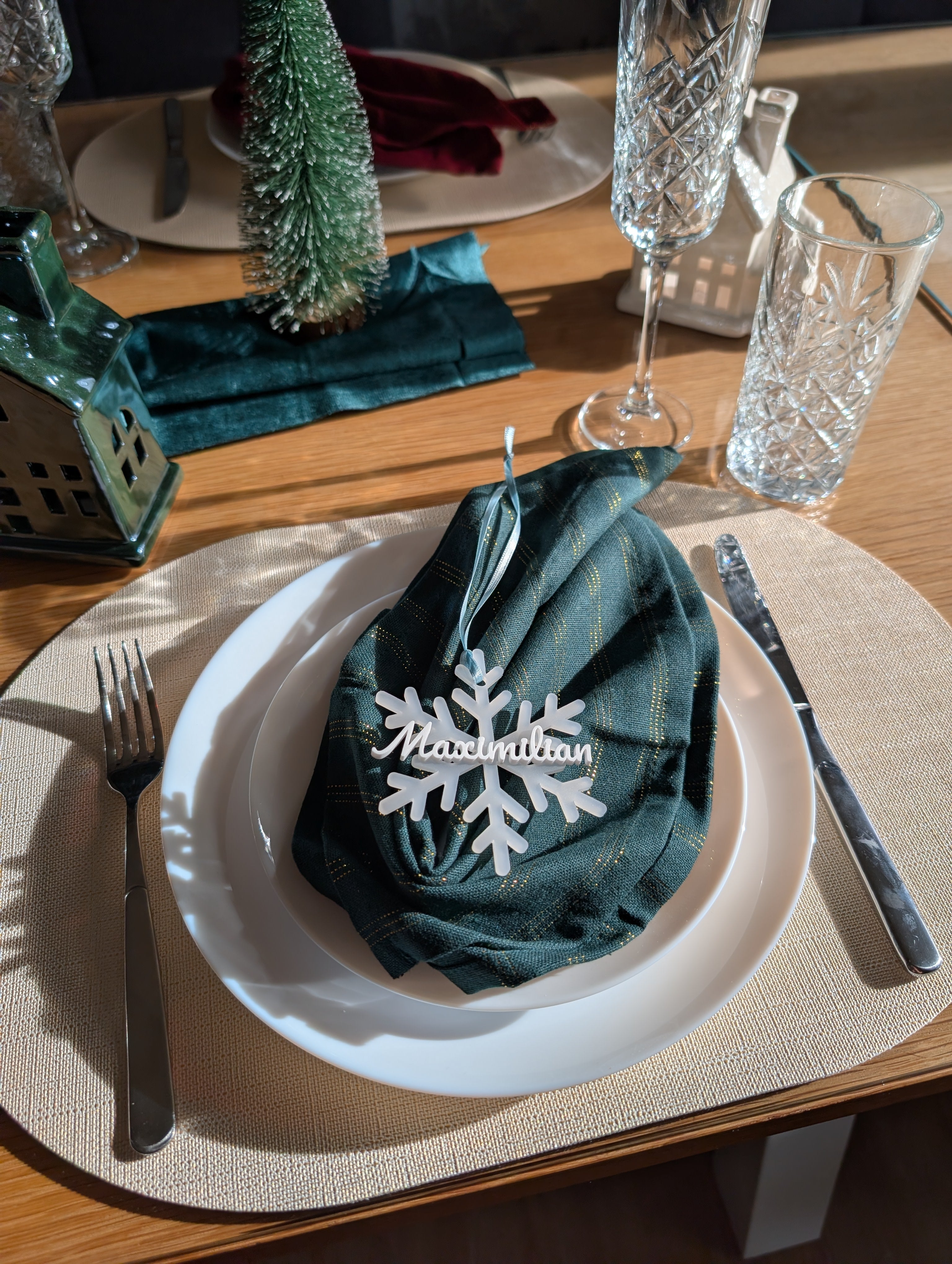 Personalisierte Schneeflocke mit Namen, Acryl Tischdeko und Christbaumanhänger, Laser Cut Schneeflocke, Weihnachtsschmuck