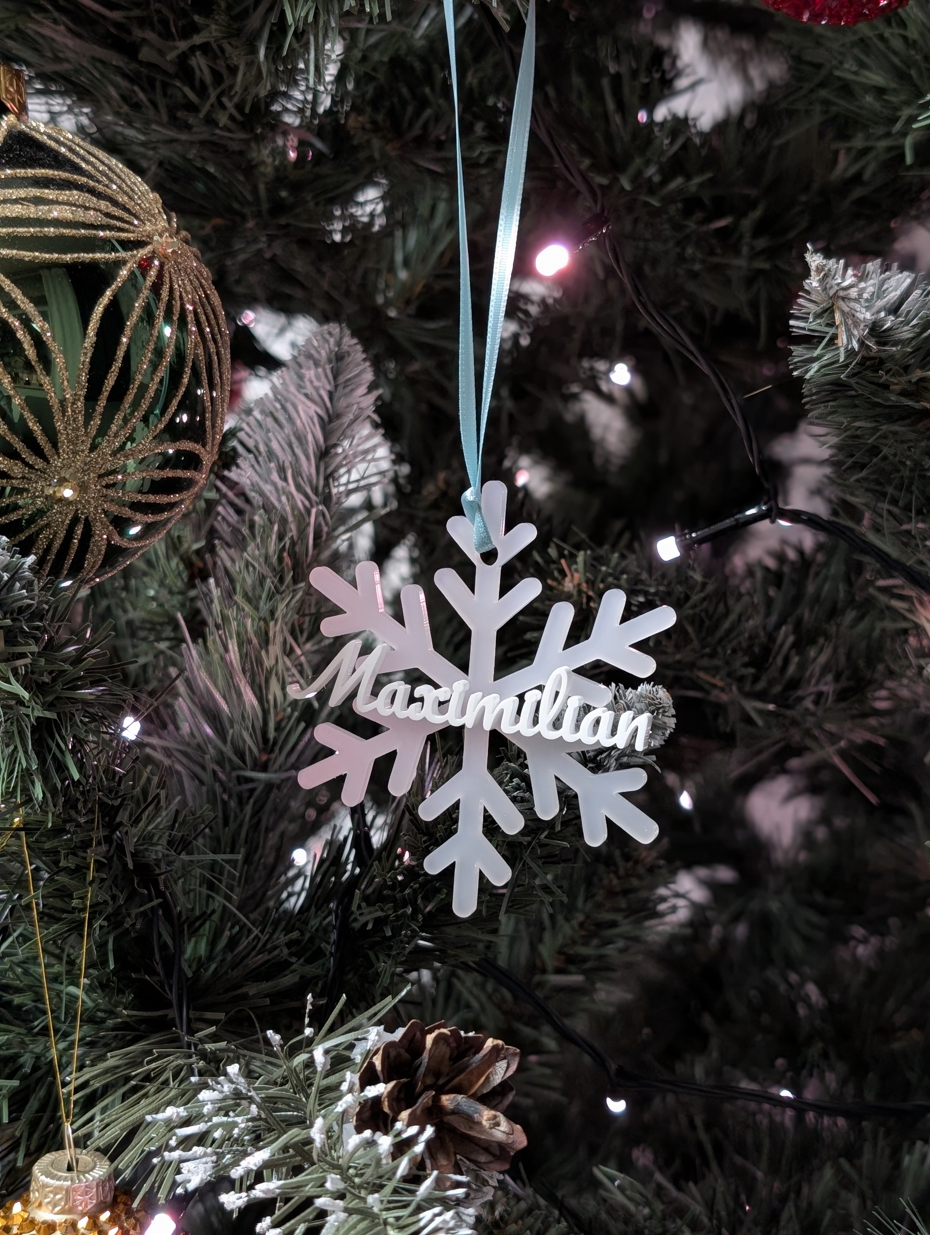 Personalisierte Schneeflocke mit Namen, Acryl Tischdeko und Christbaumanhänger, Laser Cut Schneeflocke, Weihnachtsschmuck