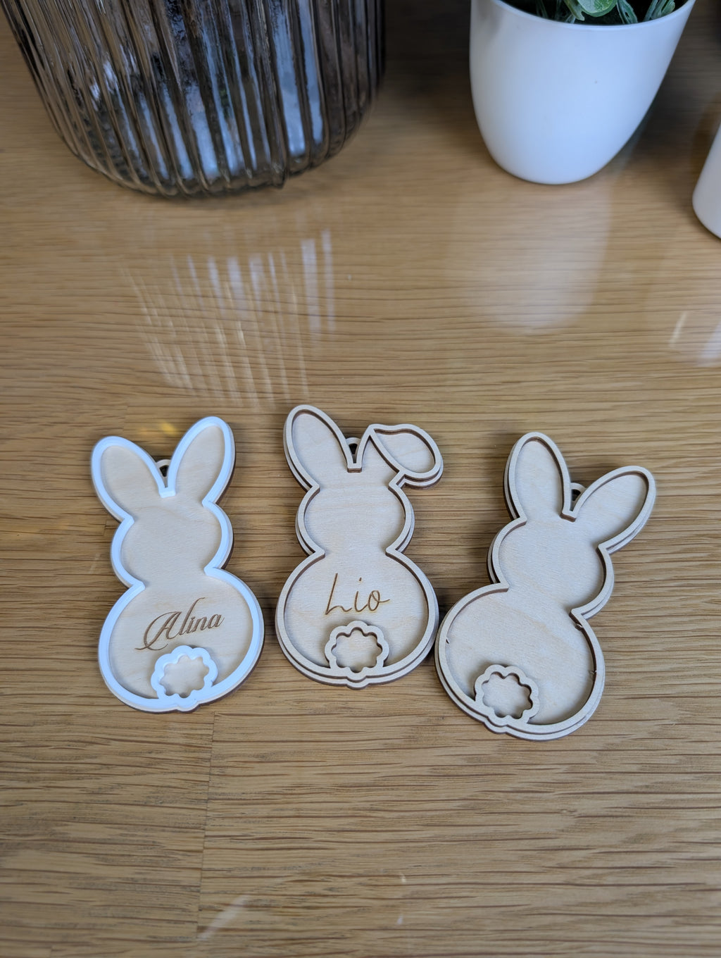 Personalisierter Hasen-Anhänger „Blumen-Schwänzchen“ | 3D-Look