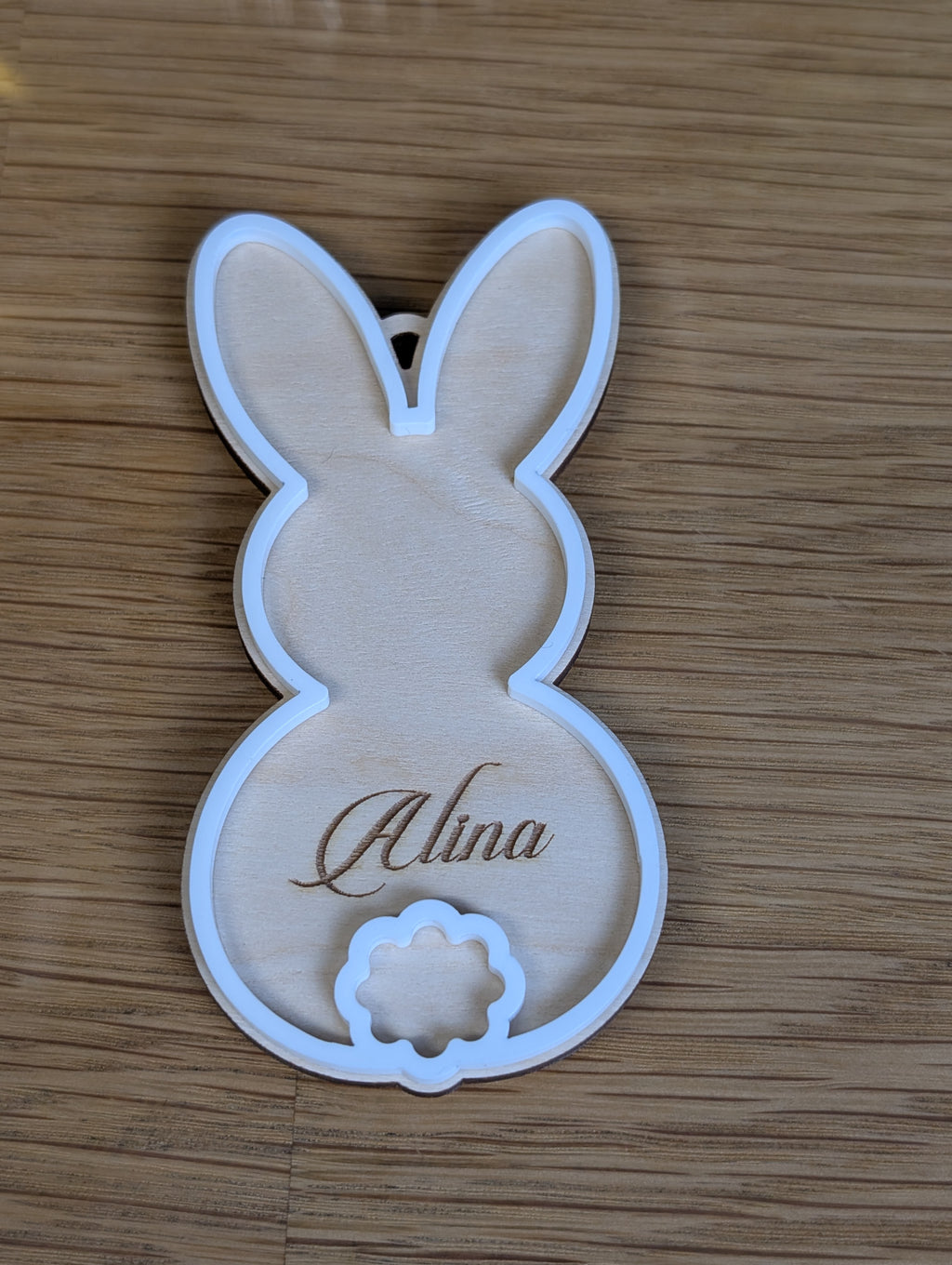 Personalisierter Hasen-Anhänger „Blumen-Schwänzchen“ | 3D-Look