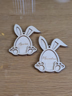 Personalisierter Hasen-Anhänger „Pfötchen“ aus Birkenholz