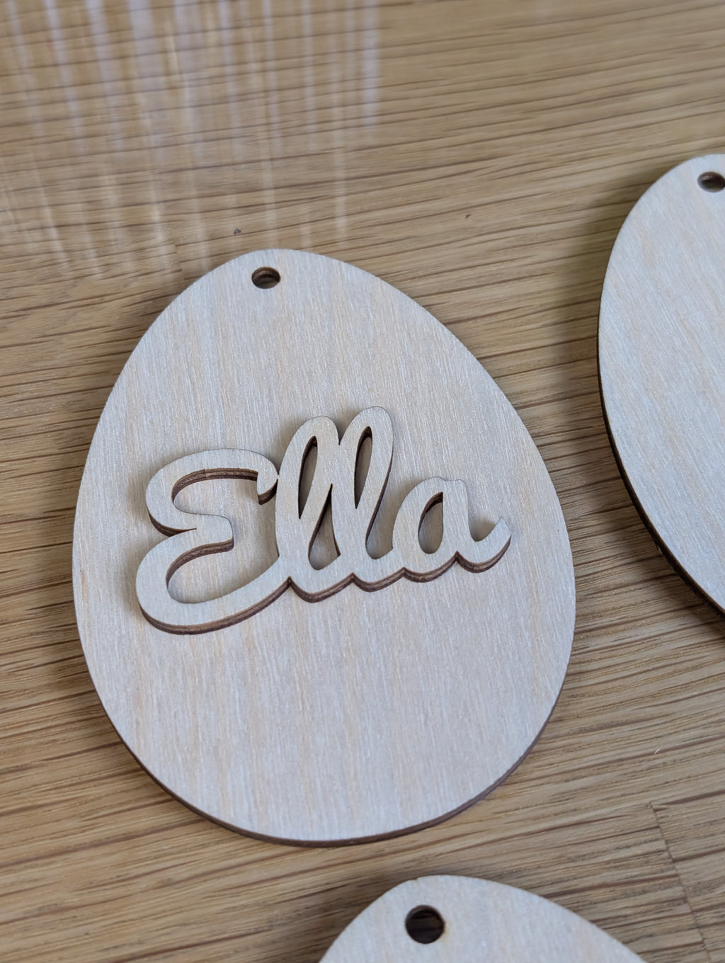 Personalisierte Ei-Plakette „Minimal“ – Birkenholz Pur