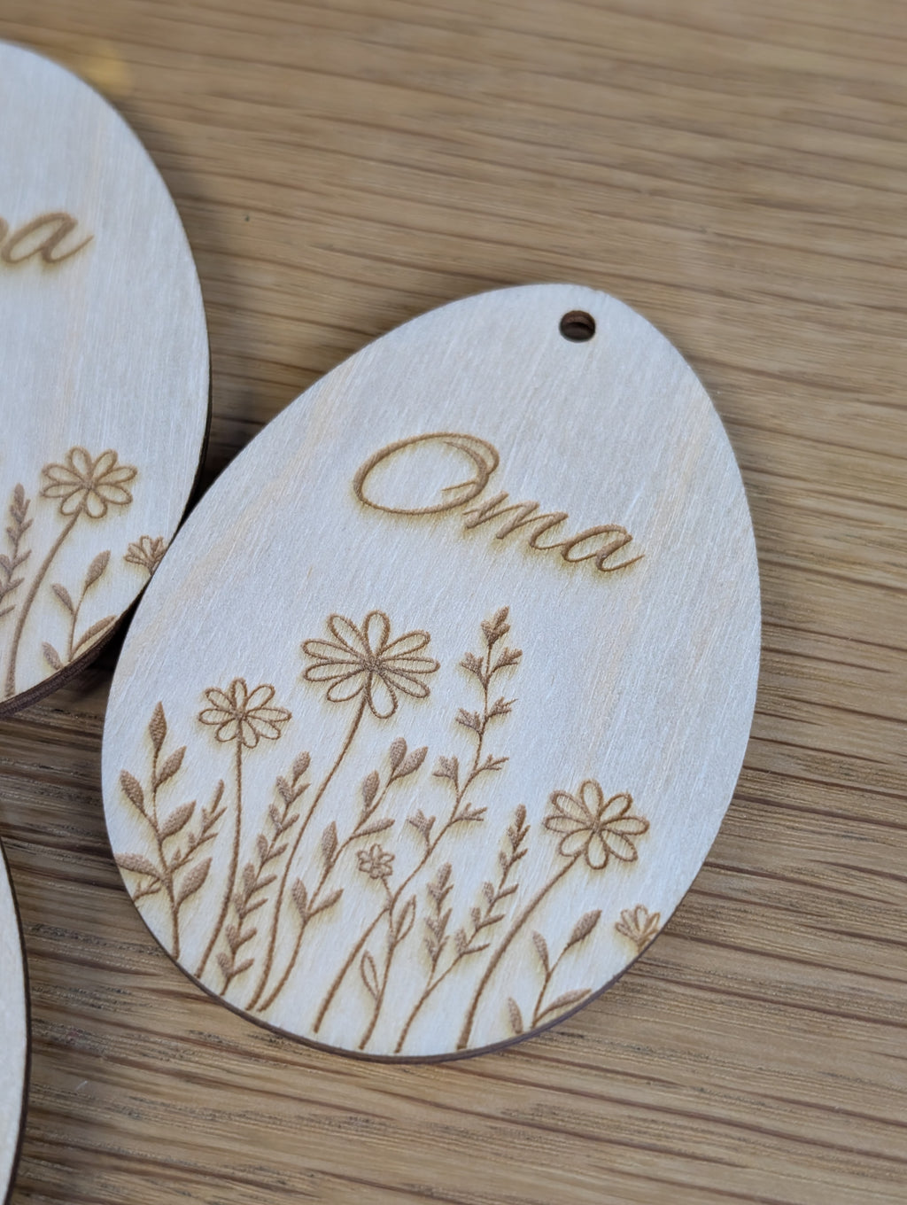 Holz-Ei „Wildblume“ personalisiert | Gravur & 3D-Hase