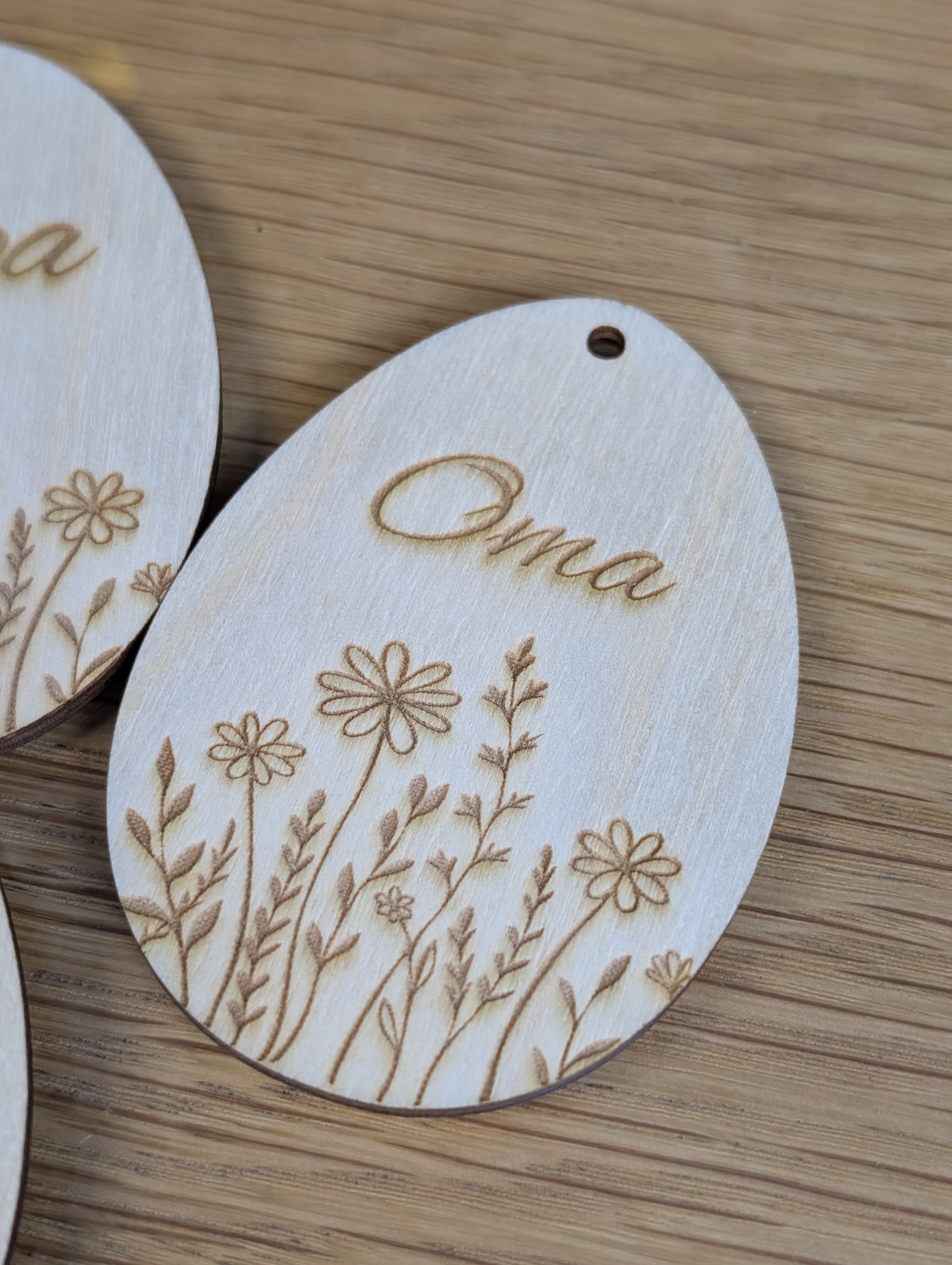 Holz-Ei „Wildblume“ personalisiert | Gravur & 3D-Hase