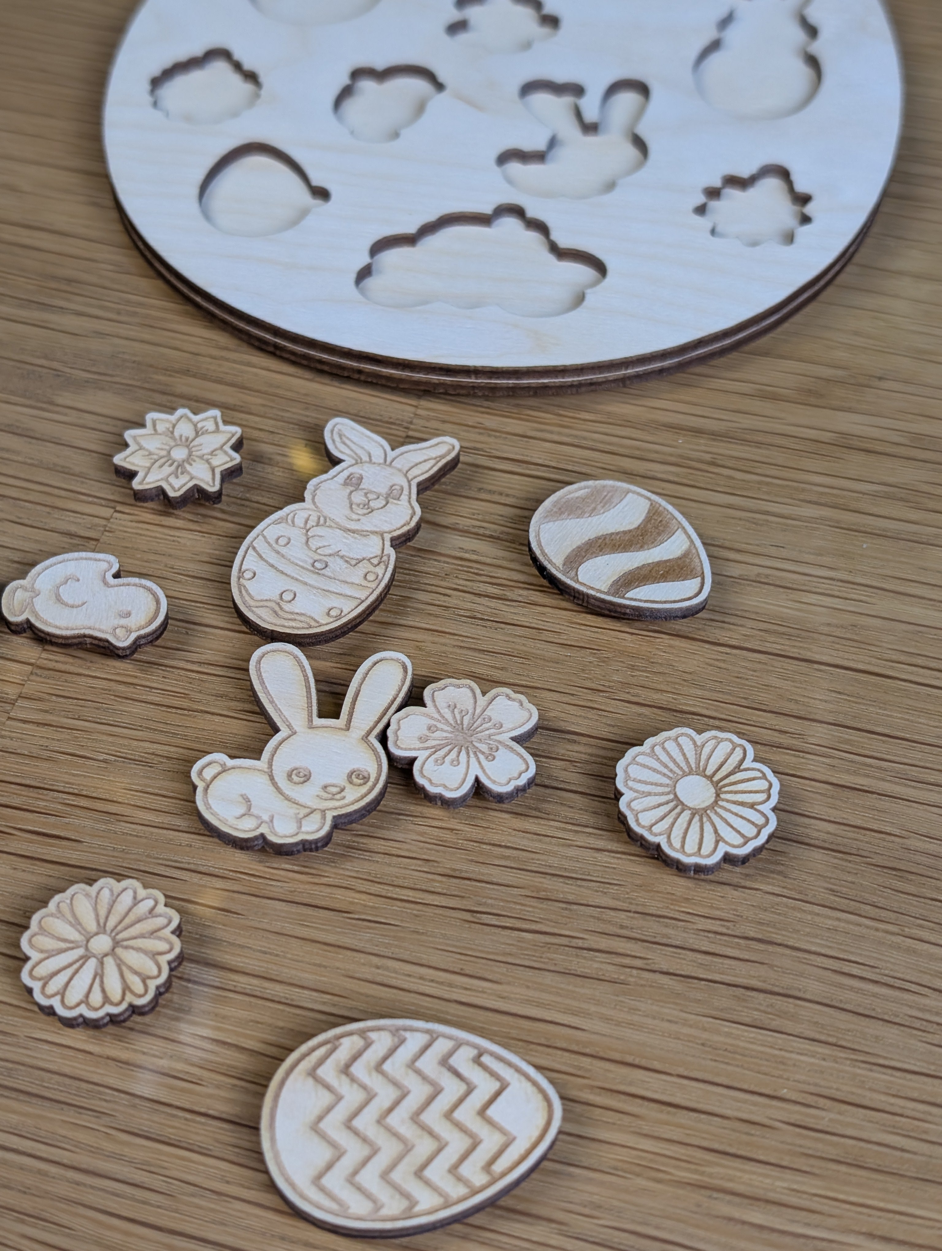 Montessori-Holzpuzzle „Osterzauber“ – Erstes Ostermotive & Formen entdecken