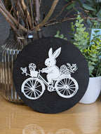 Holz-Wandbild „Hase auf Radtour“