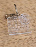 Schlüsselanhänger „Unser Tag“ | Kalender-Gravur & Name