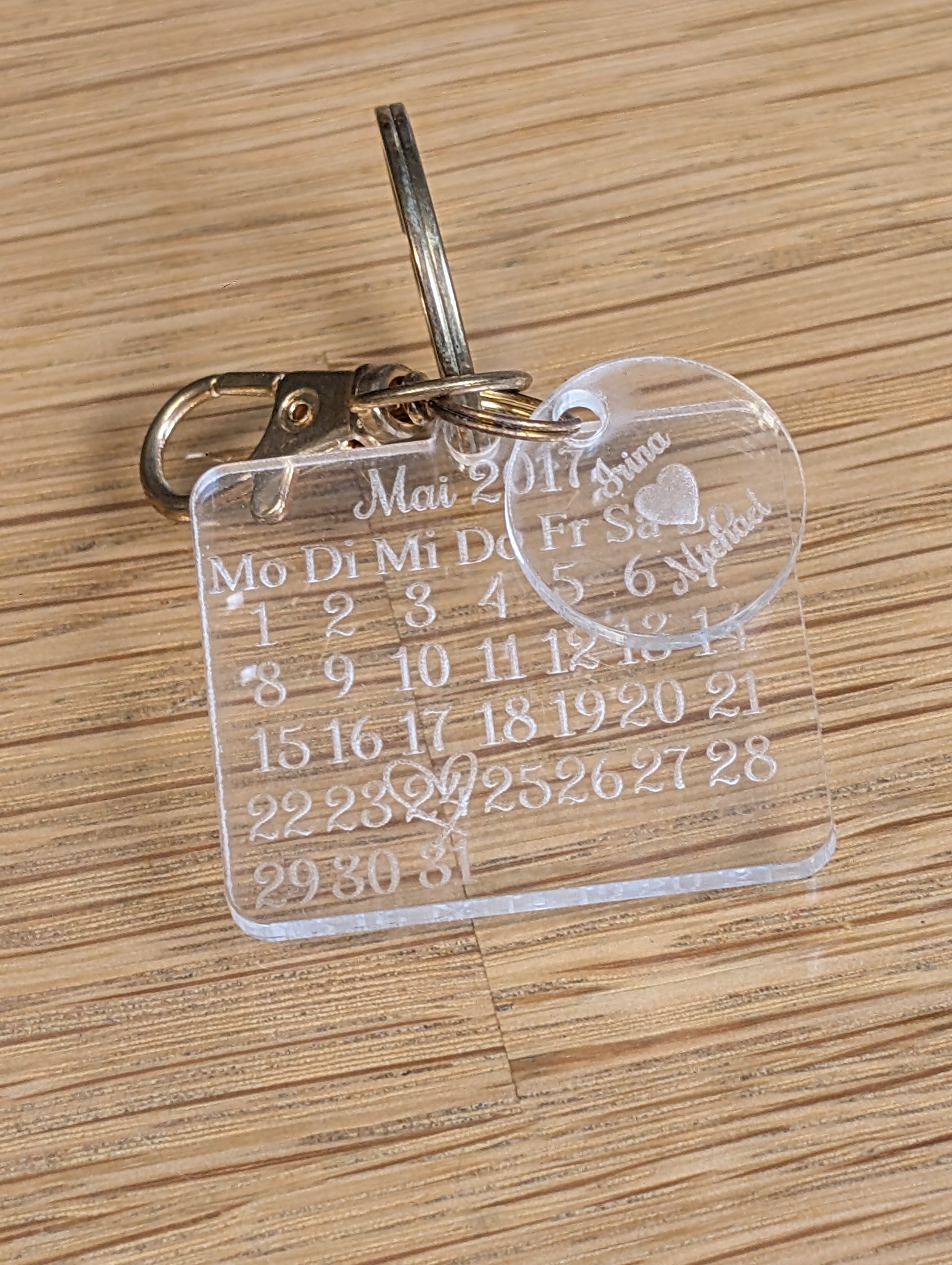 Schlüsselanhänger „Unser Tag“ | Kalender-Gravur & Name