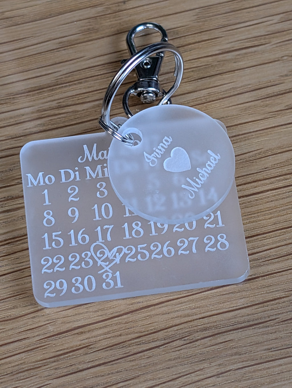 Schlüsselanhänger „Unser Tag“ | Kalender-Gravur & Name