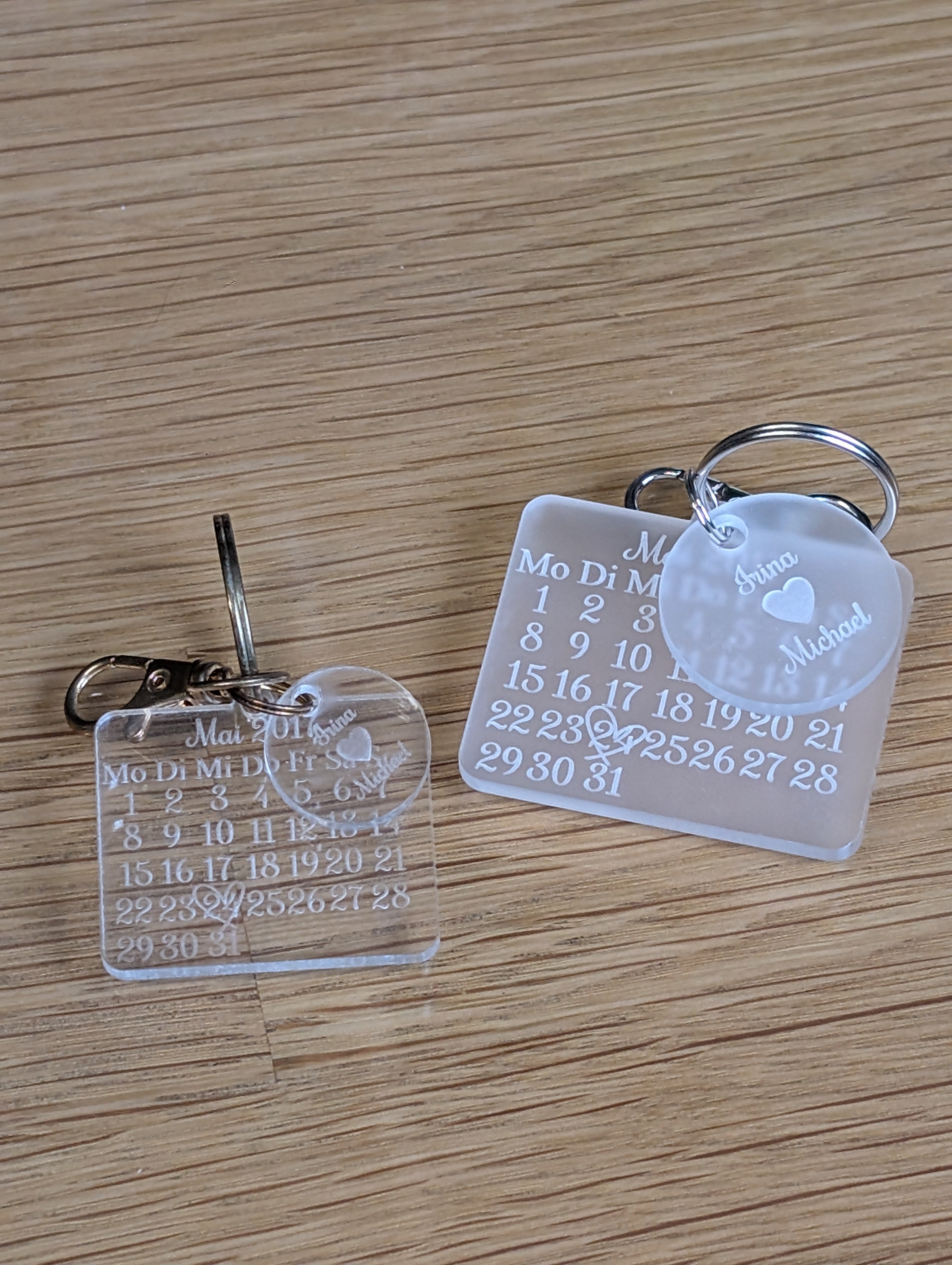 Schlüsselanhänger „Unser Tag“ | Kalender-Gravur & Name