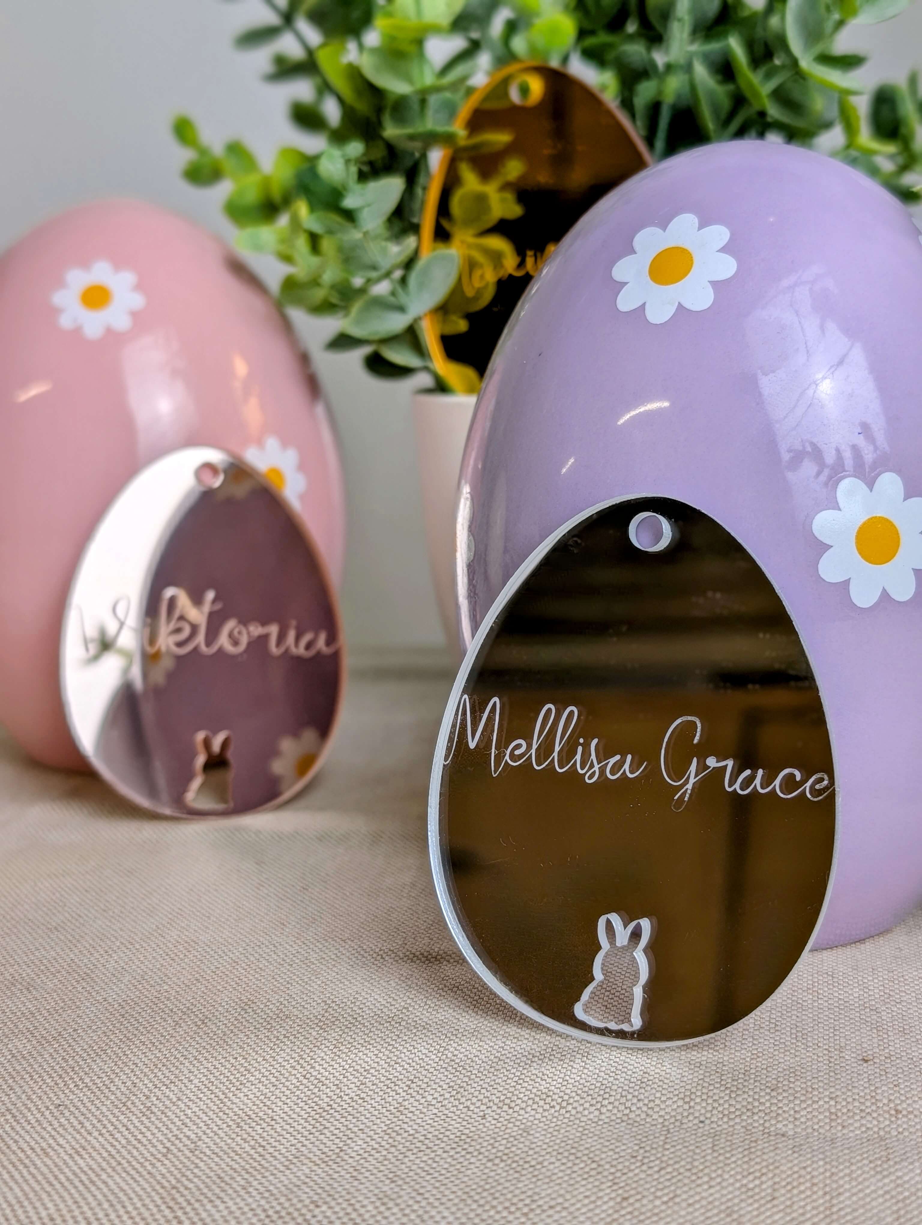 Osterei-Anhänger mit Hasen-Silhouette & Wunschname | Spiegel-Acryl