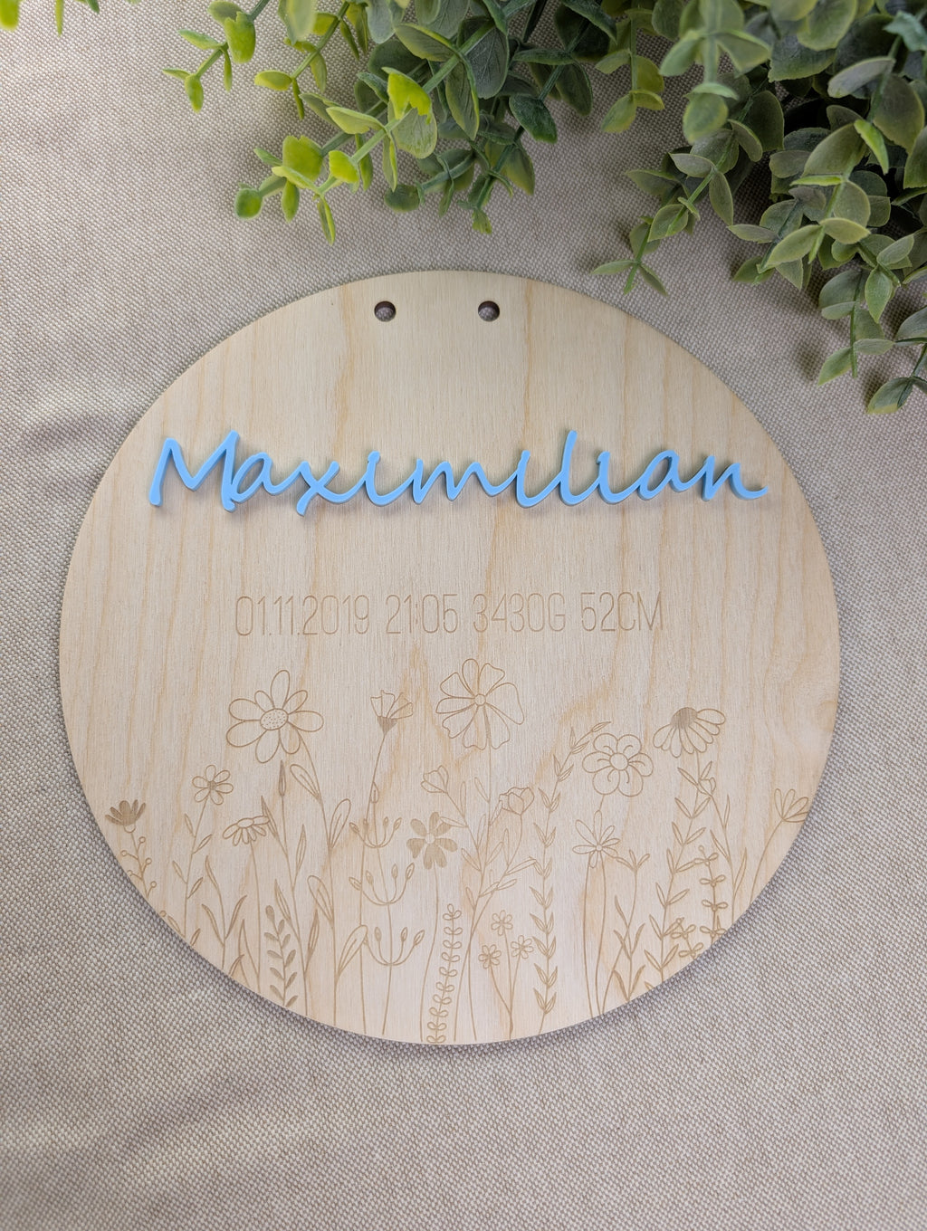 Personalisierte Geburtstafel aus Holz mit Blumenmotiv | Meilensteintafel Baby (Graviert oder 3D-Acryl)
