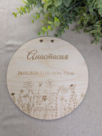 Personalisierte Geburtstafel aus Holz mit Blumenmotiv | Meilensteintafel Baby (Graviert oder 3D-Acryl)