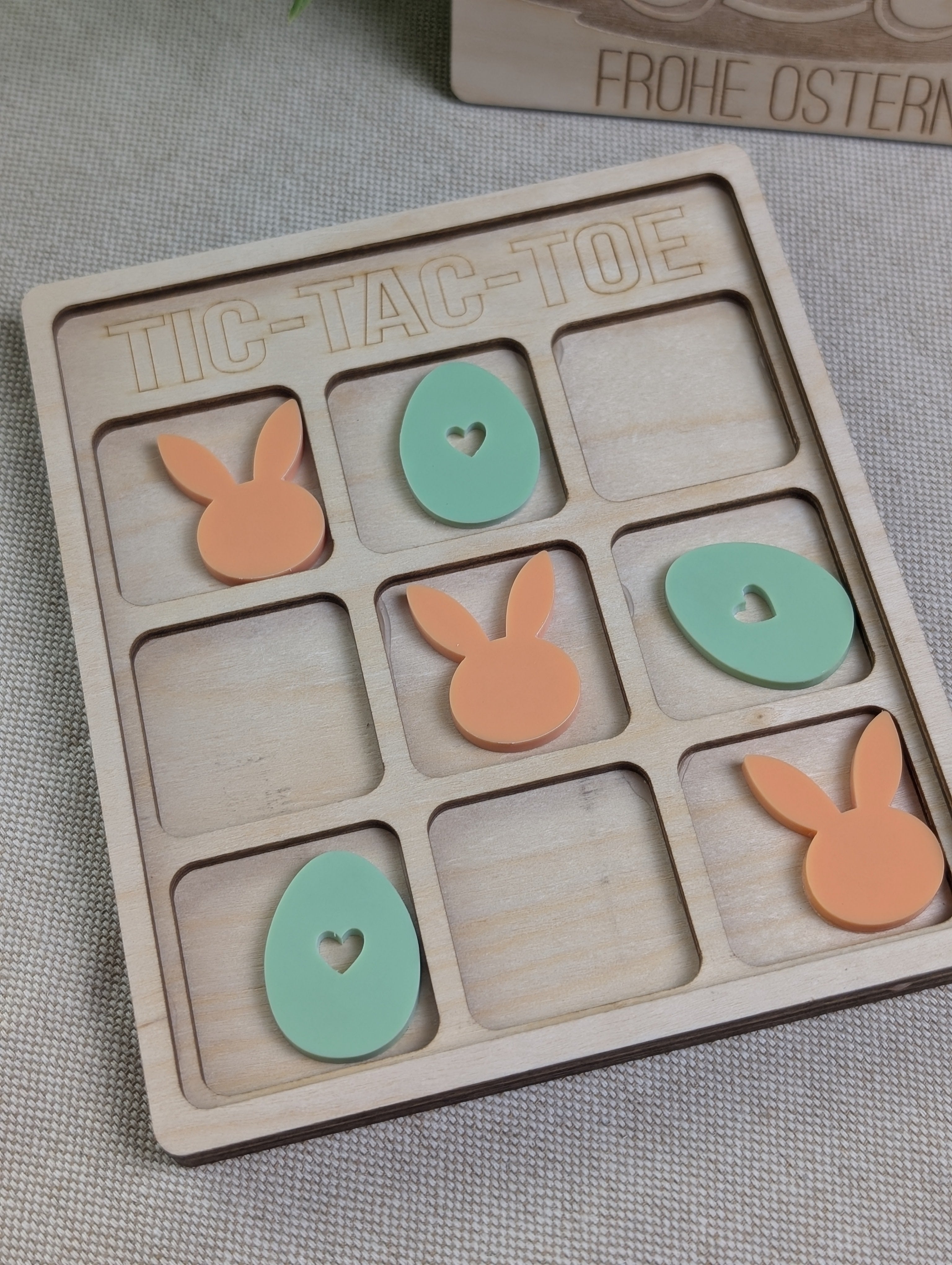 Personalisiertes Holz-Reisespiel „Tic-Tac-Toe“ – Oster-Edition