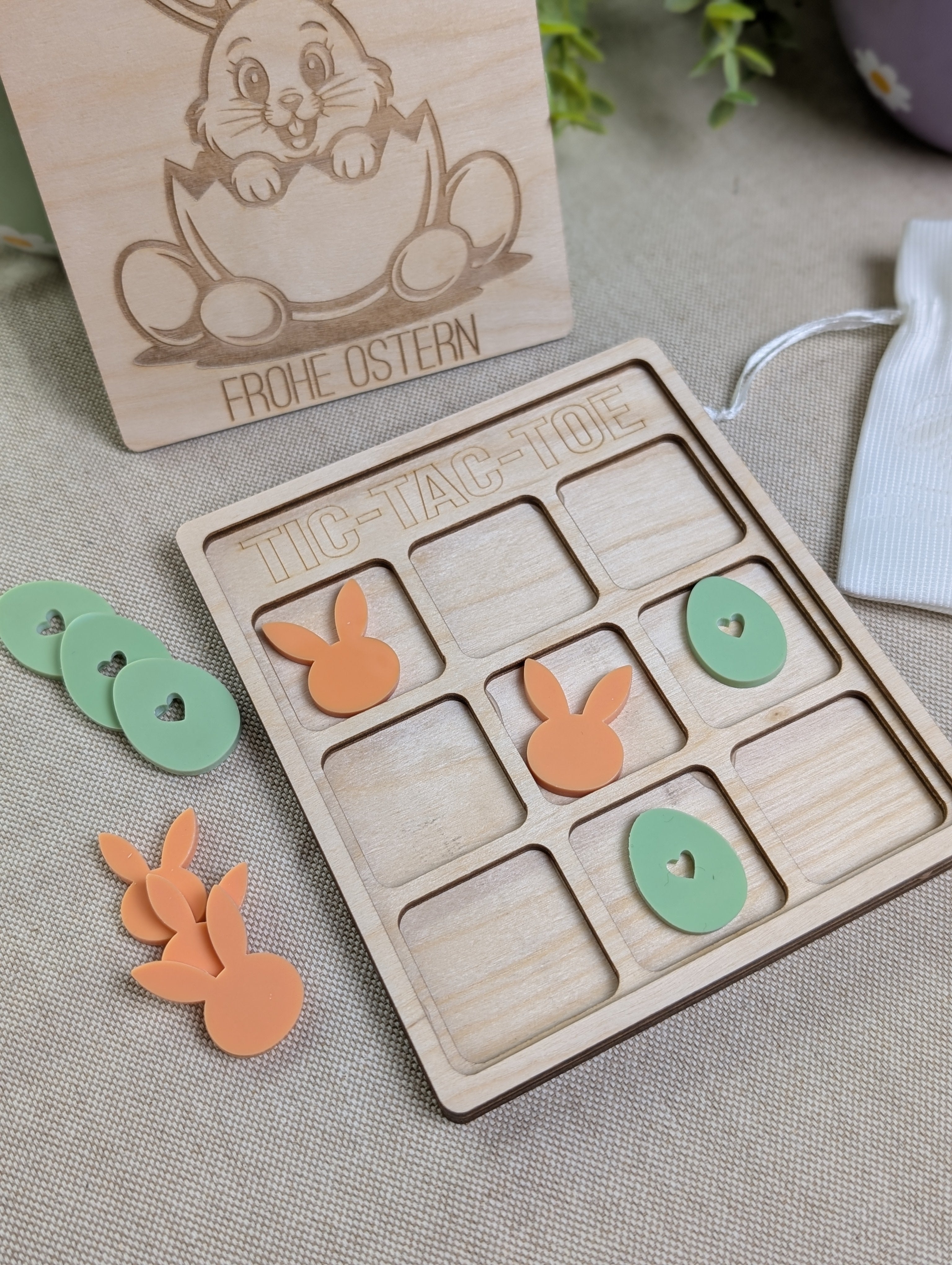 Personalisiertes Holz-Reisespiel „Tic-Tac-Toe“ – Oster-Edition