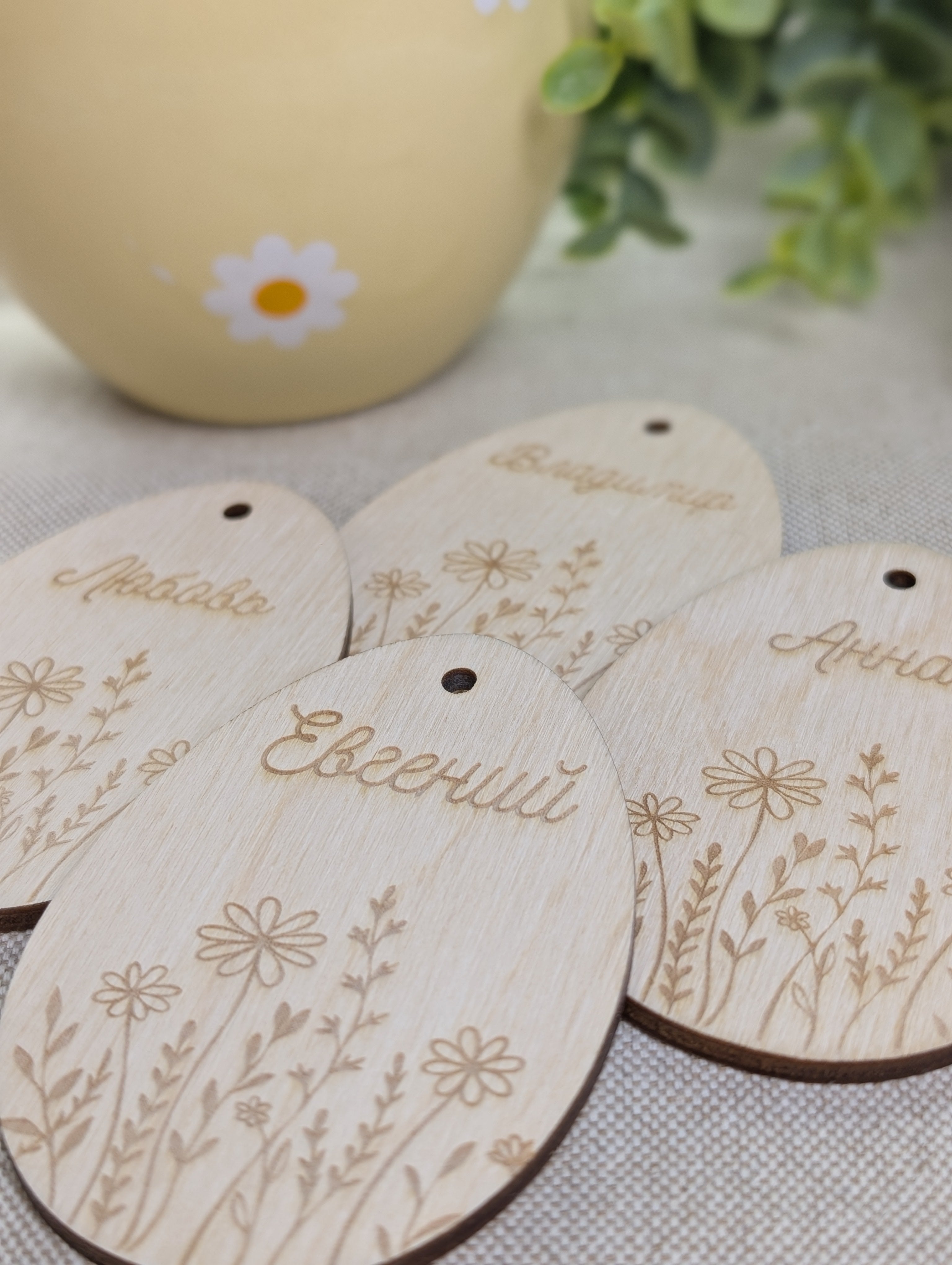 Personalisiertes Holz-Ei "Wildblume" mit Hase | Osterei Anhänger (Auch in Russisch / Kyrillisch)