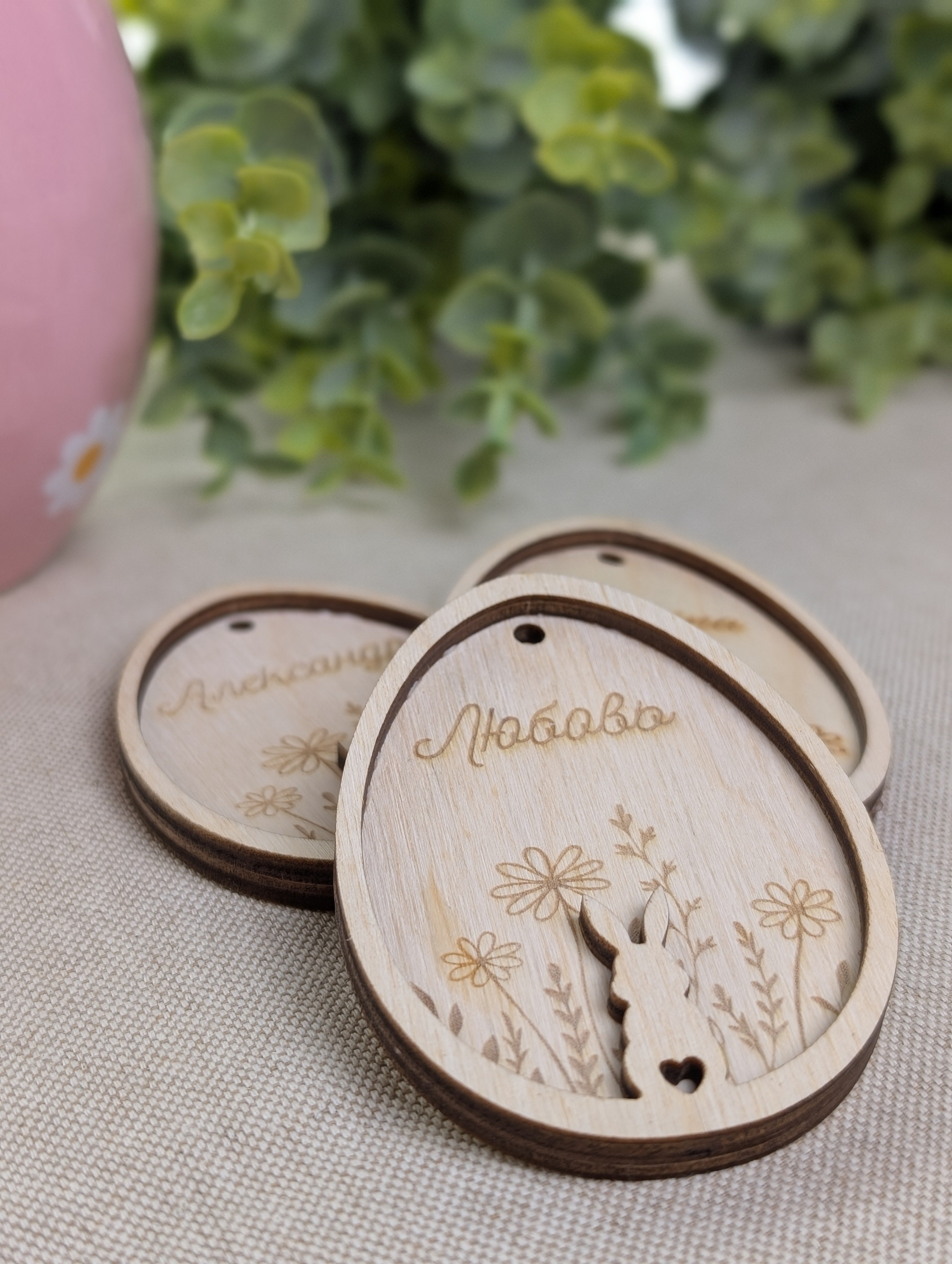 Personalisiertes Holz-Ei "Wildblume" mit Hase | Osterei Anhänger (Auch in Russisch / Kyrillisch)