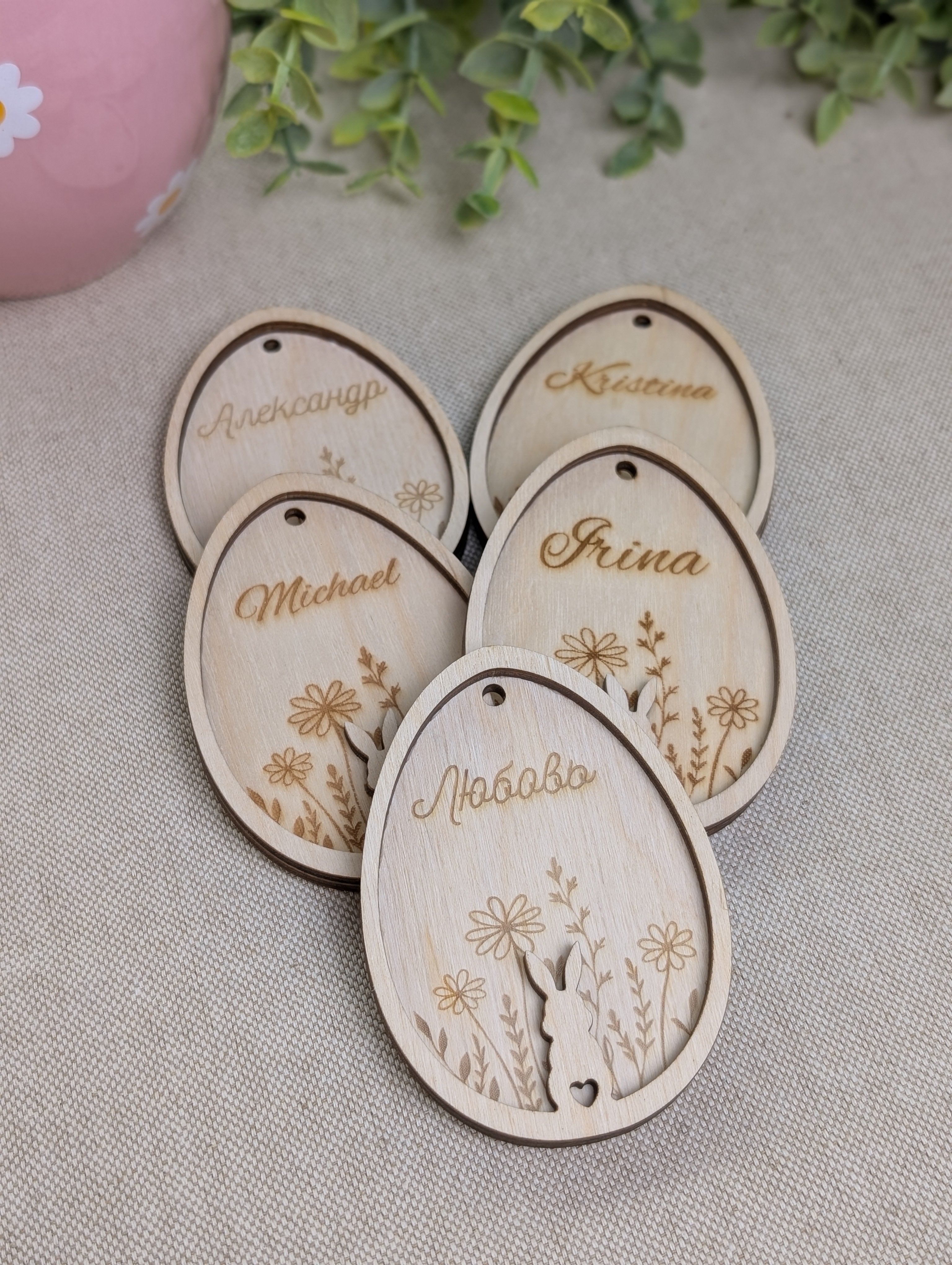 Personalisiertes Holz-Ei "Wildblume" mit Hase | Osterei Anhänger (Auch in Russisch / Kyrillisch)