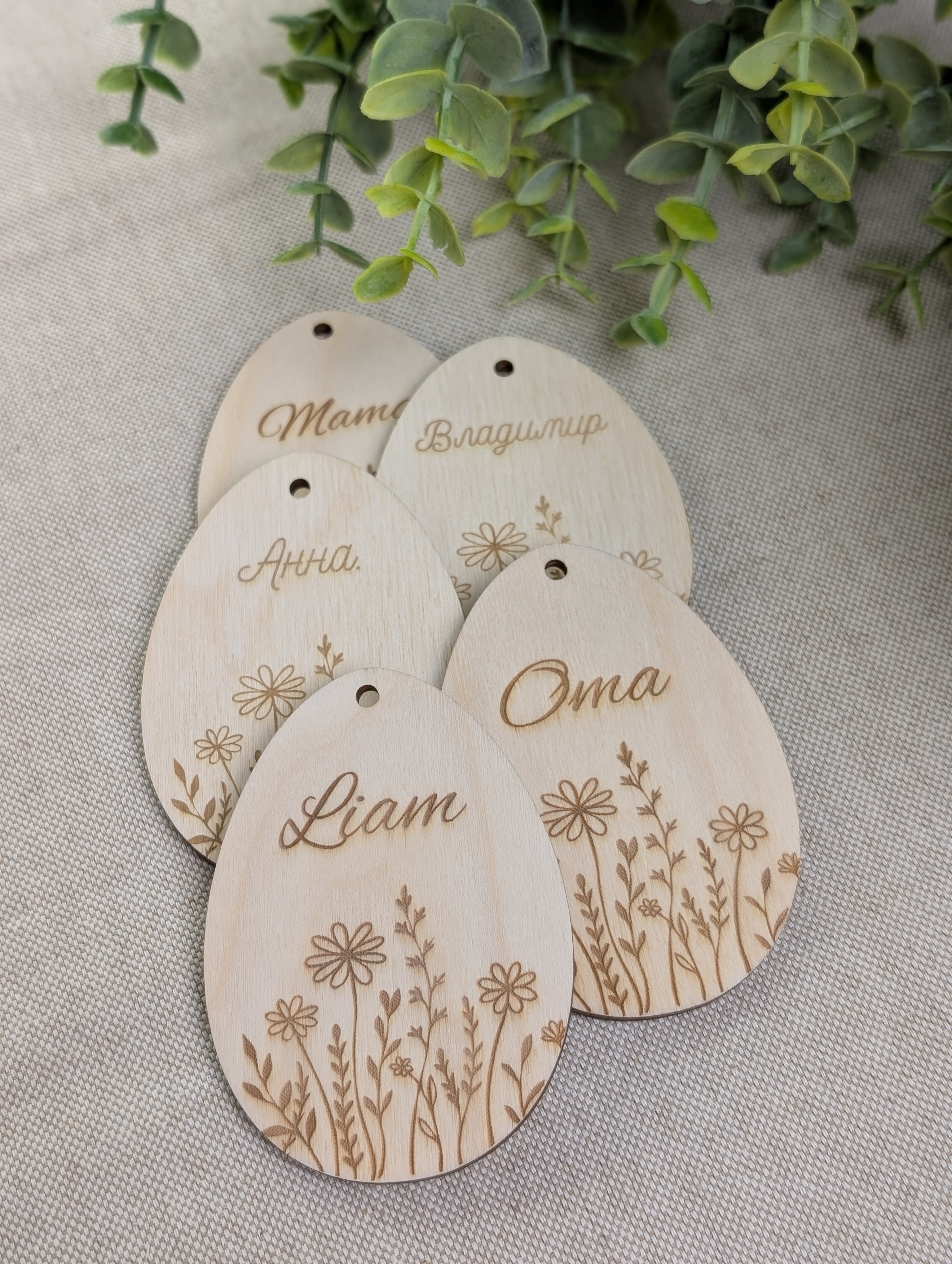 Personalisiertes Holz-Ei "Wildblume" mit Hase | Osterei Anhänger (Auch in Russisch / Kyrillisch)