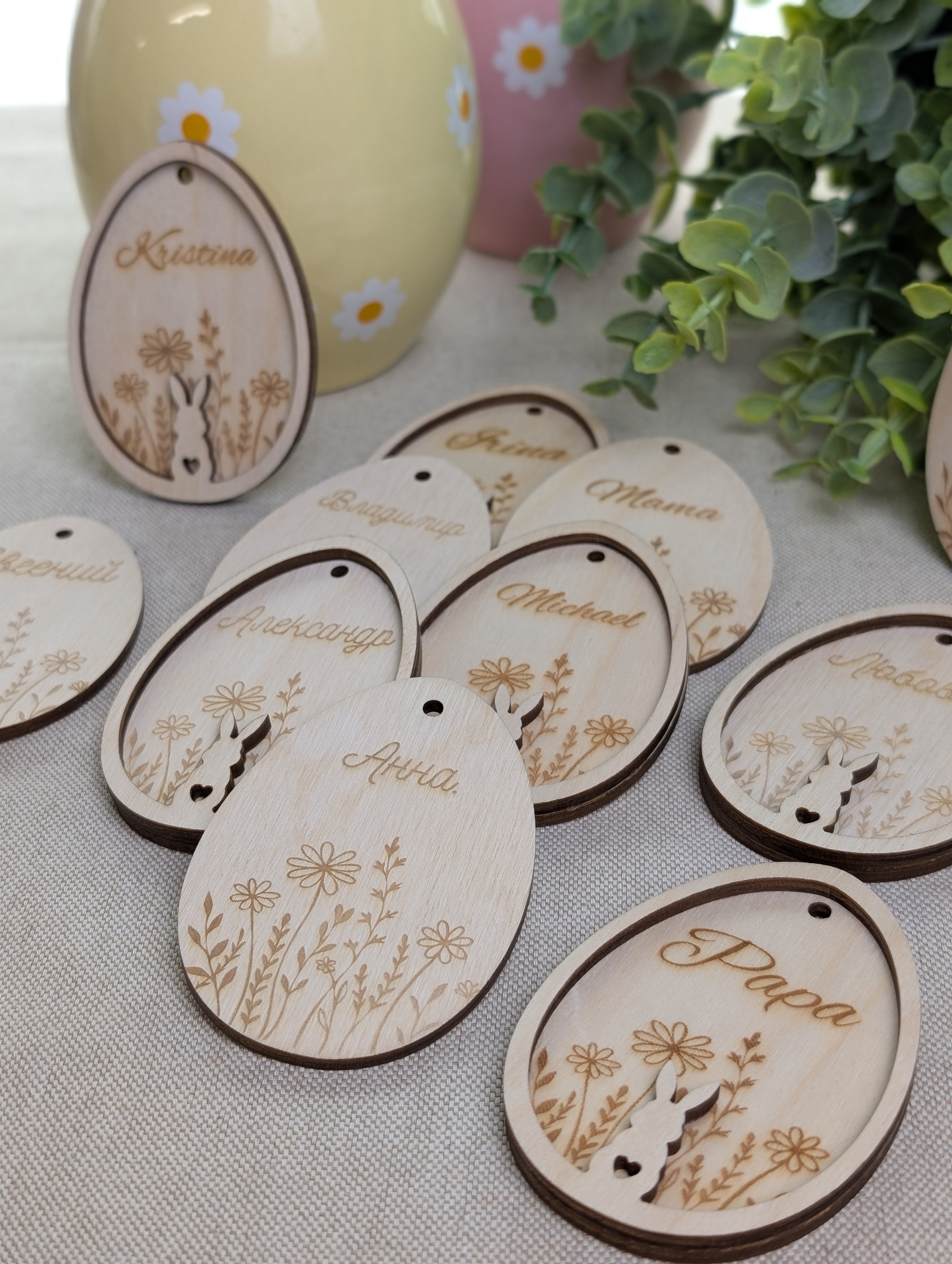 Personalisiertes Holz-Ei "Wildblume" mit Hase | Osterei Anhänger (Auch in Russisch / Kyrillisch)