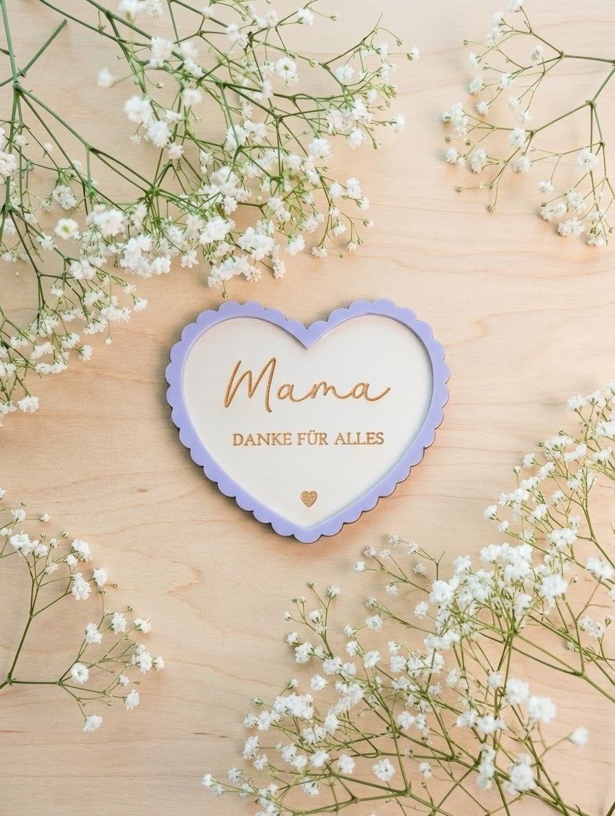 Dekoratives Herz-Schild „Mama“ aus Holz mit 3D-Acrylrahmen