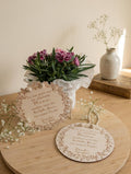 Graviertes Holzschild "Mama & Oma" mit Blumenkranz | Personalisiert