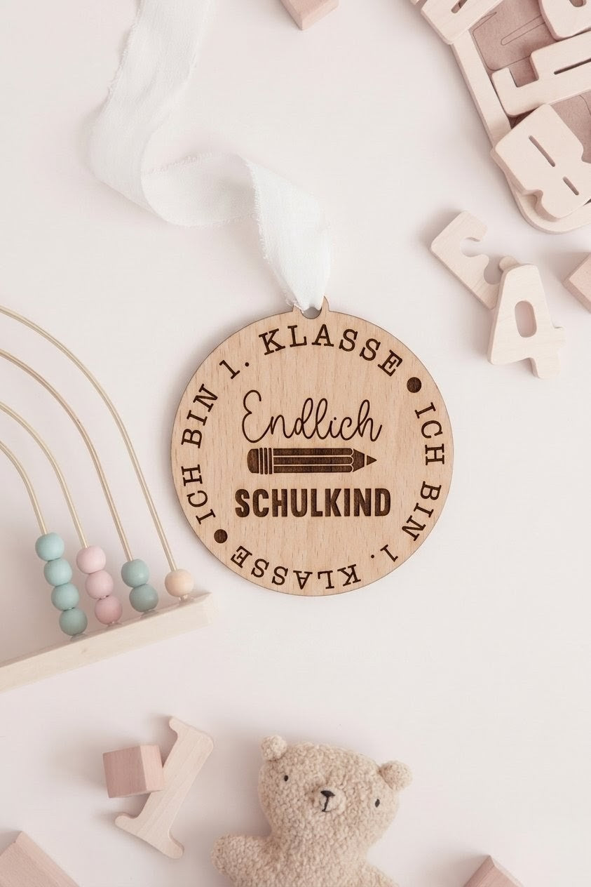 Holzschild & Schultüten-Anhänger "Endlich Schulkind" | Graviert