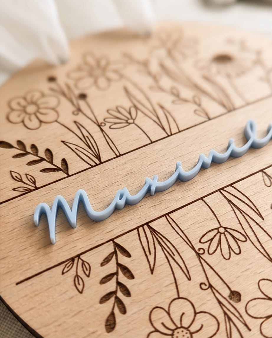 Personalisiertes Holzschild mit Blumen-Gravur & 3D Acryl-Namen | Türschild Kinderzimmer