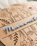 Personalisiertes Holzschild mit Blumen-Gravur & 3D Acryl-Namen | Türschild Kinderzimmer