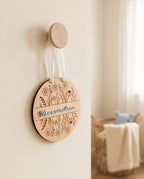 Personalisiertes Holzschild mit Blumen-Gravur & 3D Acryl-Namen | Türschild Kinderzimmer