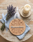 Personalisiertes Holzschild mit Blumen-Gravur & 3D Acryl-Namen | Türschild Kinderzimmer