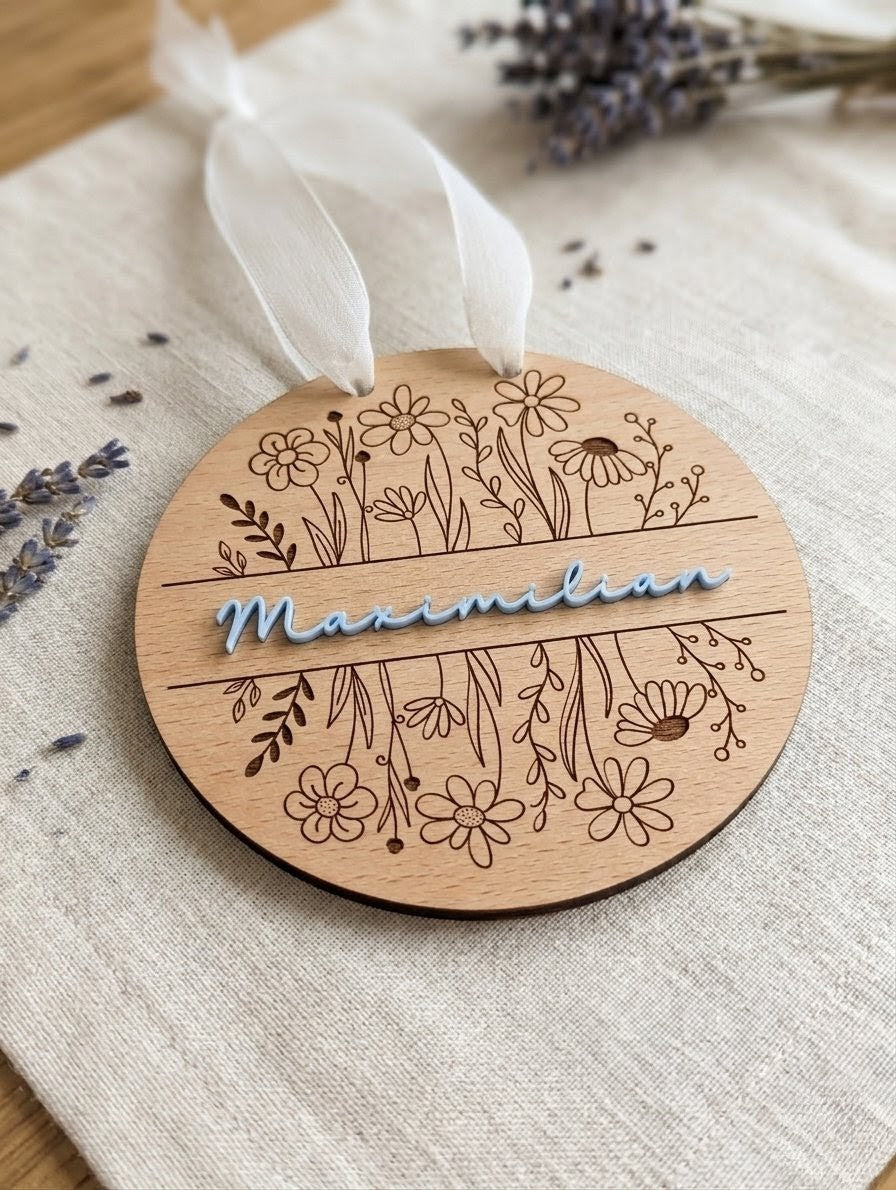 Personalisiertes Holzschild mit Blumen-Gravur & 3D Acryl-Namen | Türschild Kinderzimmer