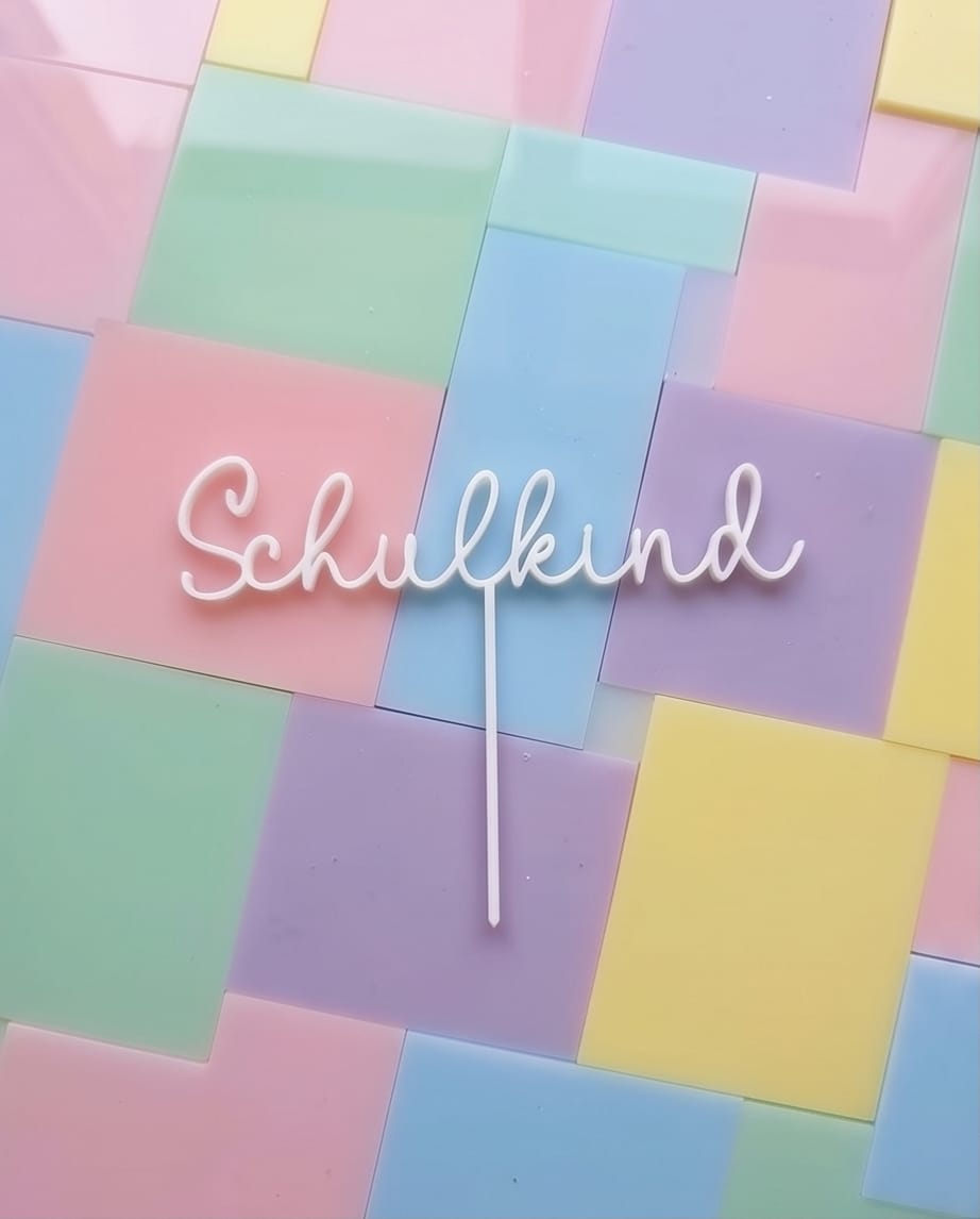 Cake Topper "Schulkind" aus Acryl | Eleganter Tortenstecker für die Einschulung in Wunschfarbe