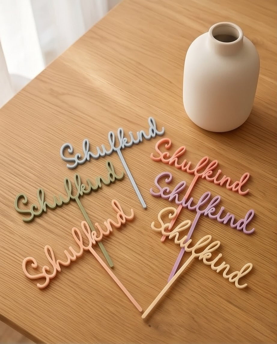 Cake Topper "Schulkind" aus Acryl | Eleganter Tortenstecker für die Einschulung in Wunschfarbe