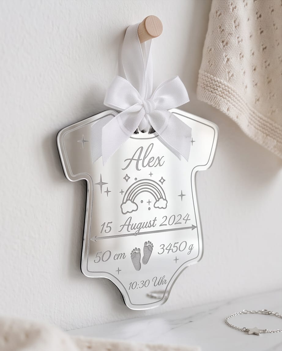 Personalisiertes Geburtsdatenschild "Baby-Body" | Anhänger zur Geburt & Taufe aus Holz oder Spiegel-Acryl