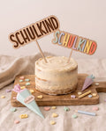 Cake Topper "Schulkind" aus Holz | Kuchendeko zur Einschulung (Wählbar: 3D-Acryl oder Gravur)