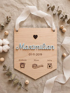 Personalisierter Holz-Wimpel "Geburt" | 3D-Acryl Namensschild