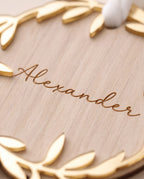 Personalisierte Weihnachtskugel aus Holz | 3D-Acryl Kranz | Christbaumschmuck