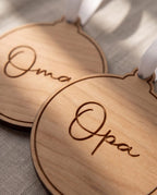 Personalisierte Weihnachtskugel aus Holz | Graviertes Namensschild