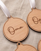 Personalisierte Weihnachtskugel aus Holz | Graviertes Namensschild