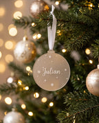 Personalisierte Weihnachtskugel aus Frost-Acryl | Graviertes Namensschild